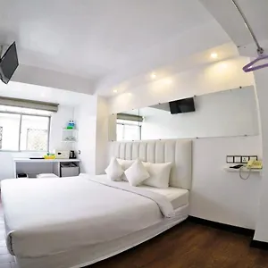 3* Hotel Clover Center