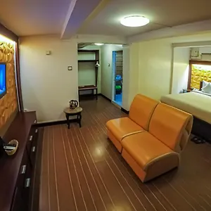 Clover Hotel